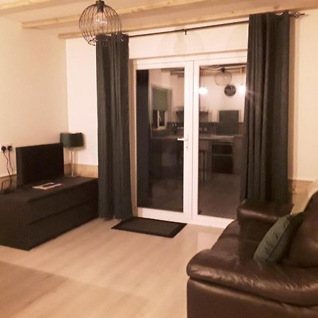 The Lodge Guesthouse Brittas Εξωτερικό φωτογραφία