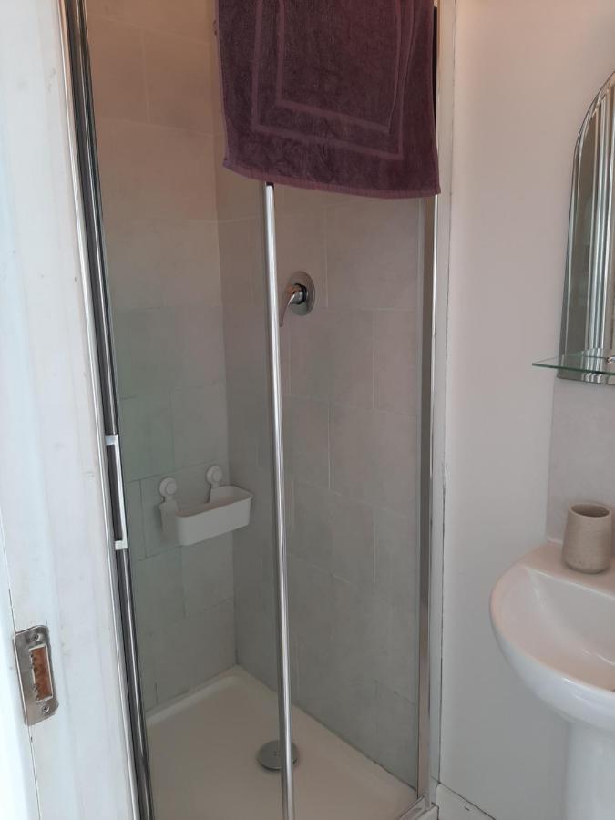 The Lodge Guesthouse Brittas Εξωτερικό φωτογραφία