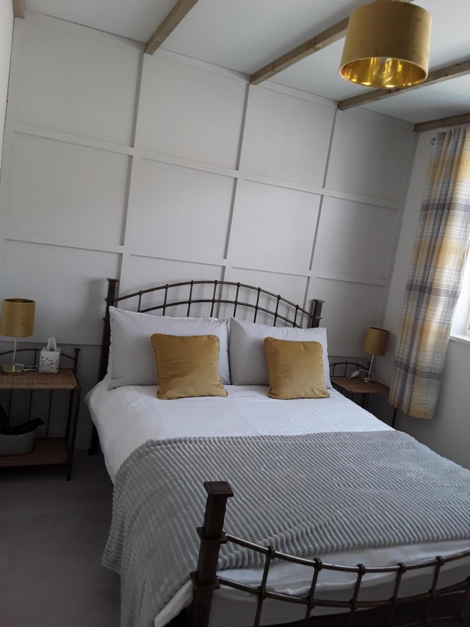 The Lodge Guesthouse Brittas Εξωτερικό φωτογραφία
