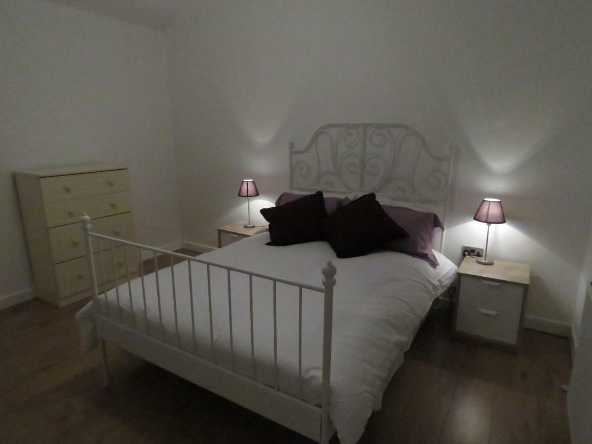The Lodge Guesthouse Brittas Εξωτερικό φωτογραφία