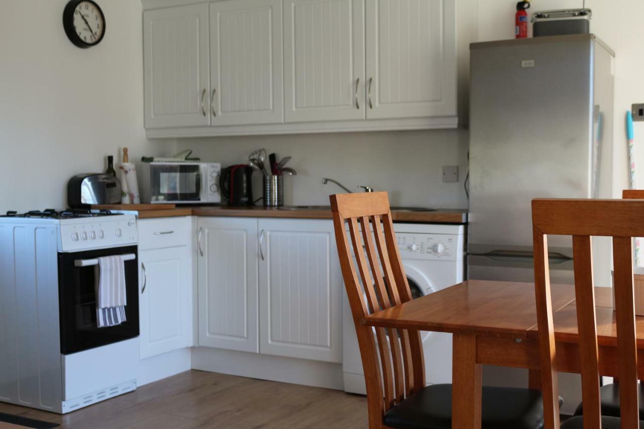 The Lodge Guesthouse Brittas Εξωτερικό φωτογραφία