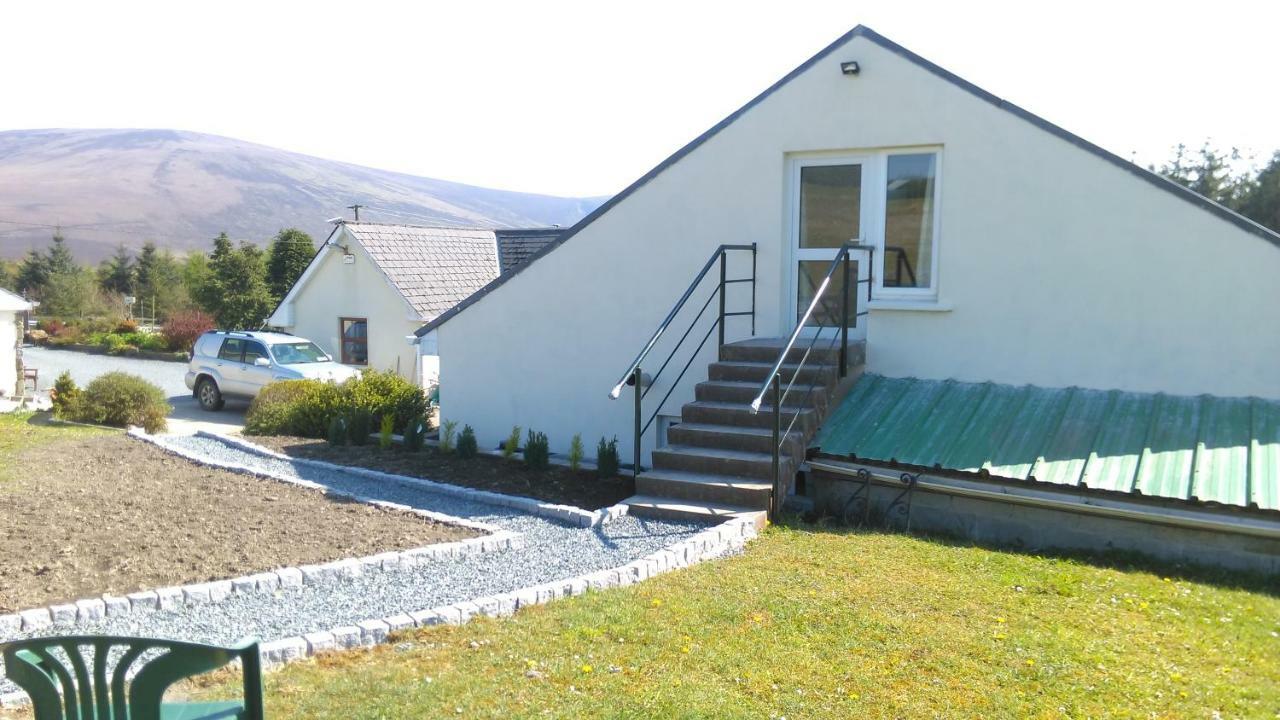 The Lodge Guesthouse Brittas Εξωτερικό φωτογραφία